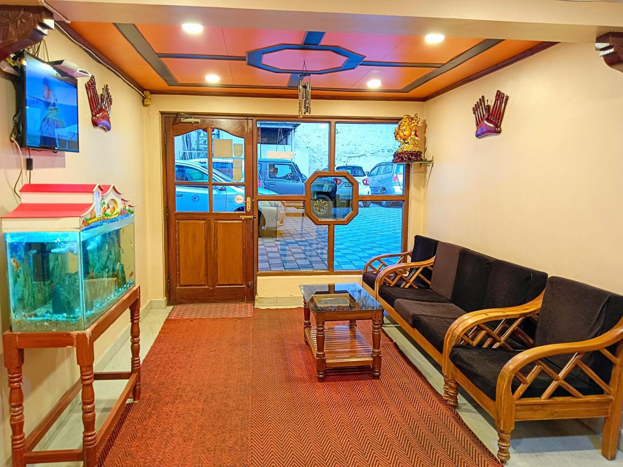 Bn Tourist Home Udagamandalam Exterior foto